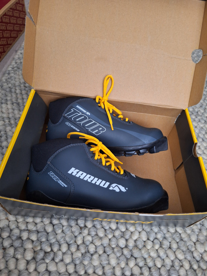 Uudet monot Karhu Tour Classic perinteinen hiihtomono
