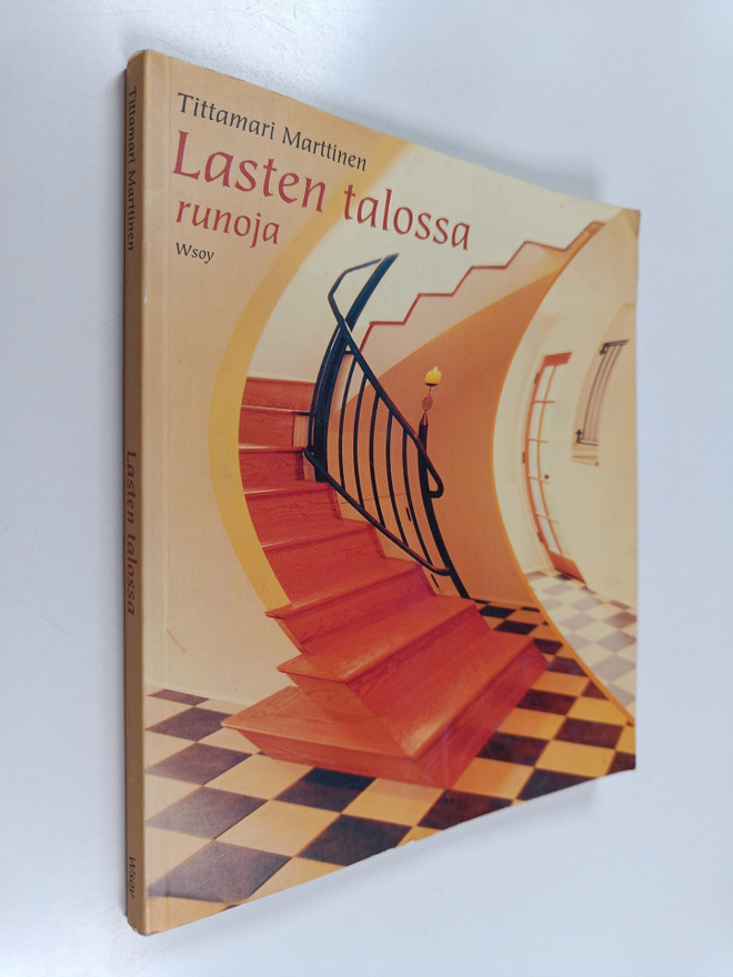 Tittamari Marttinen : Lasten talossa : runoja