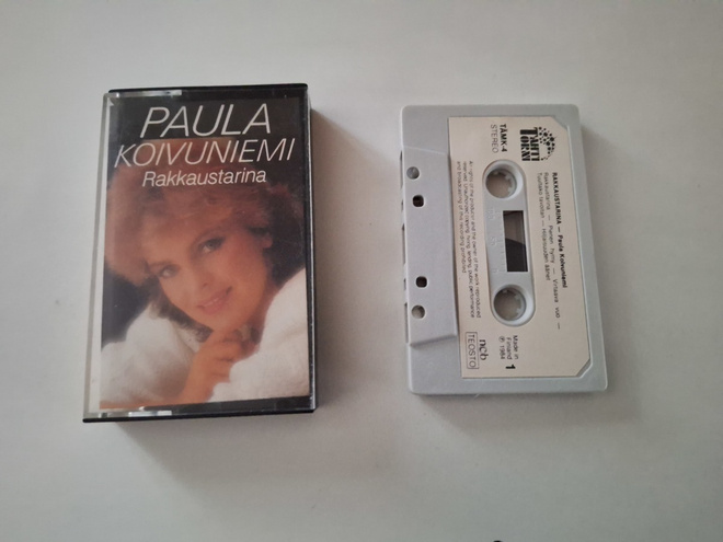 PAULA KOIVUNIEMI - RAKKAUSTARINA c-kasetti