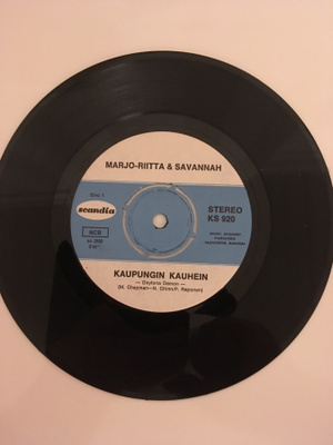 (7") Marjo-Riitta & Savannah - Kaupungin kauhein /Dynamiitti