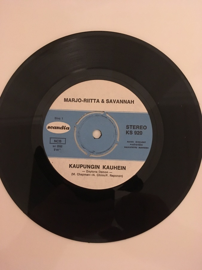 (7") Marjo-Riitta & Savannah - Kaupungin kauhein /Dynamiitti