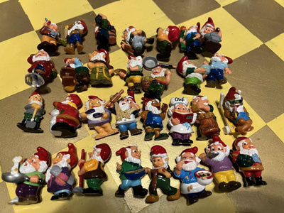 Kinder yllätys tonttuja 25 kpl