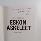 Esko Riepula : Eskon askeleet : omaelämäkerta (signeeratt... - pikkukuva 3