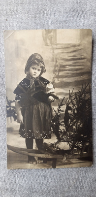Vanha kortti v. 1919, nuorukainen joulutunnelmissa