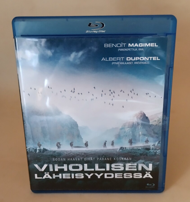 VIHOLLISEN LÄHEISYYDESSÄ  (BD)