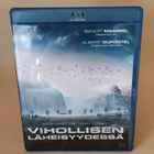 VIHOLLISEN LÄHEISYYDESSÄ  (BD) - pikkukuva 1