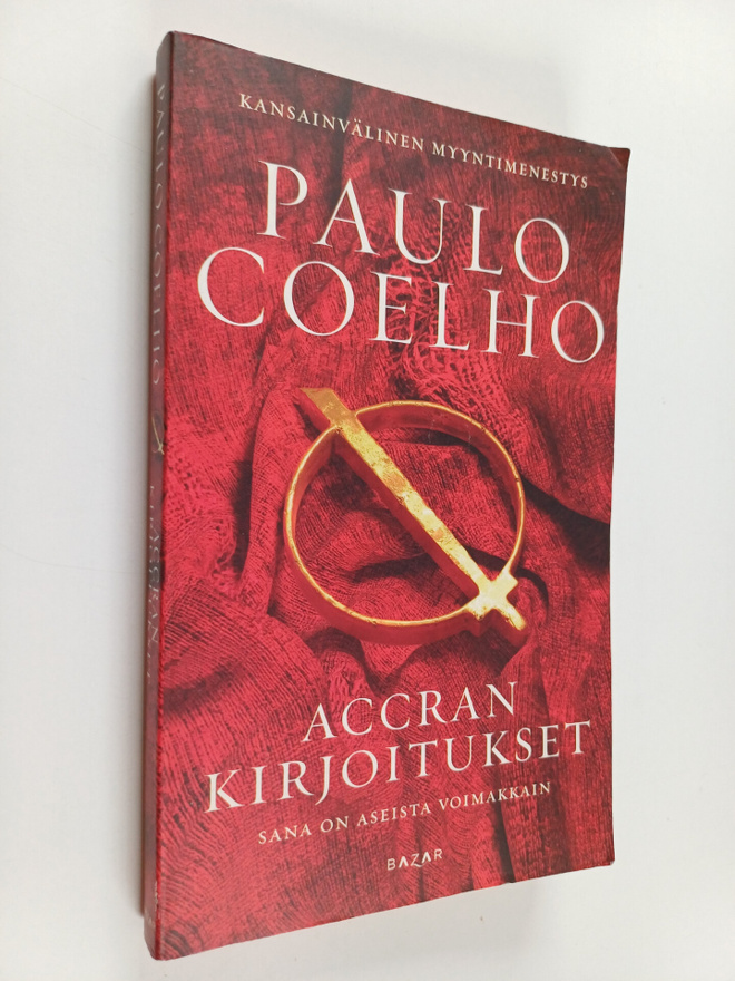 Paulo Coelho : Accran kirjoitukset - Sana on aseista voim...