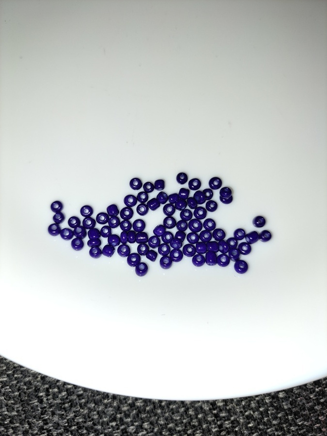 Tumman violetti siemenhelmi 500-600 kpl