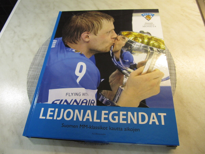 Leijonalegendat kirja /Ari Mennander ja Moneta 2012.