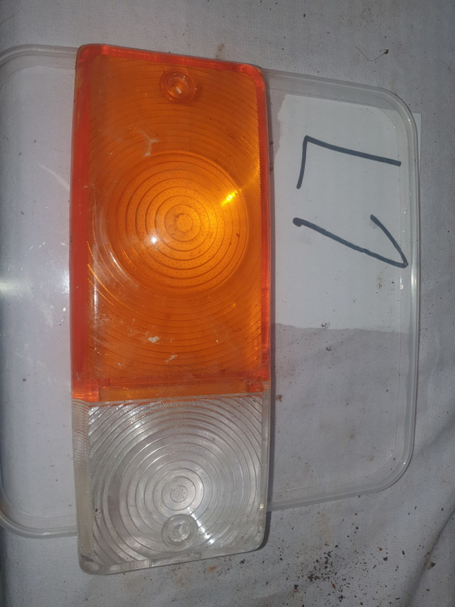 vanha auto varaosa vilkku lasi muovinen