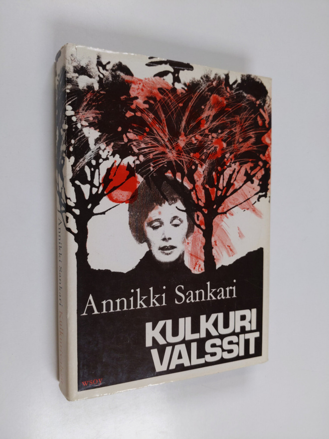 Annikki Sankari : Kulkurivalssit