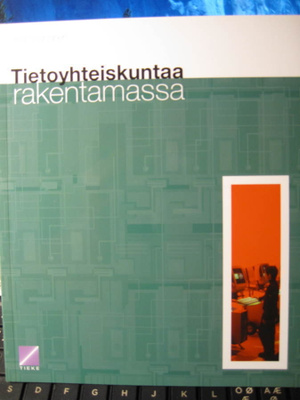 Tietoyhteiskuntaa rakentamassa - Heidi Huuhtanen