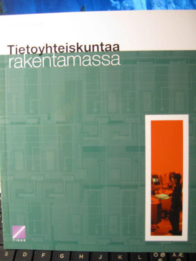 Tietoyhteiskuntaa rakentamassa - Heidi Huuhtanen