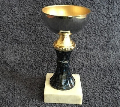 15 cm korkea palkinto pokaali