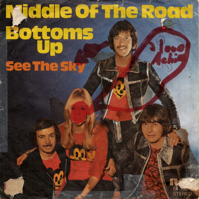 MIDDLE OF THE ROAD: Bottoms Up / See The Sky 7"kk