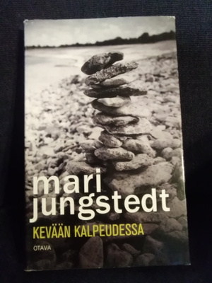 Mari Jungstedt: Kevään kalpeudessa