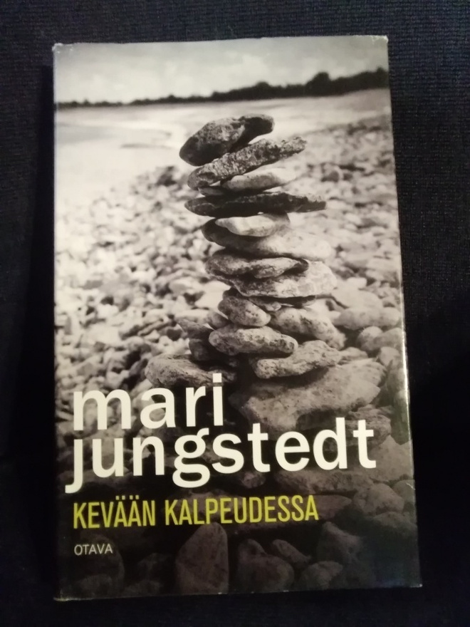 Mari Jungstedt: Kevään kalpeudessa