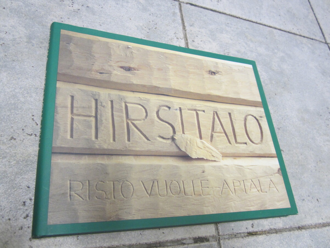 Risto Vuolle-Apiala: Hirsitalo ( uudenveroinen )