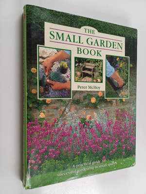 Peter McHoy : The small garden book : a practical guide t...
