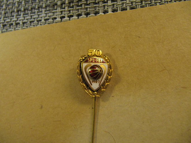 Suomen Palloliitto 50 V rintaneula 1907-1957.