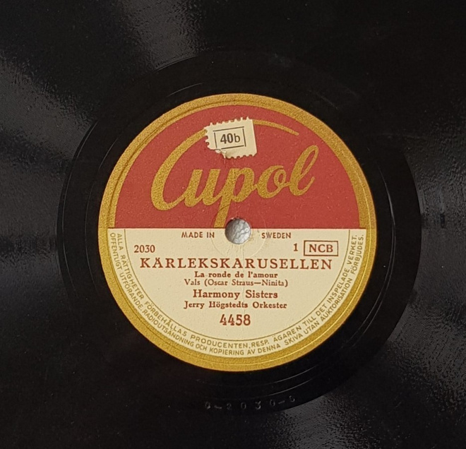 Savikiekko 1951 Harmony Sisters Kärlekskarusellen Cupol 4458