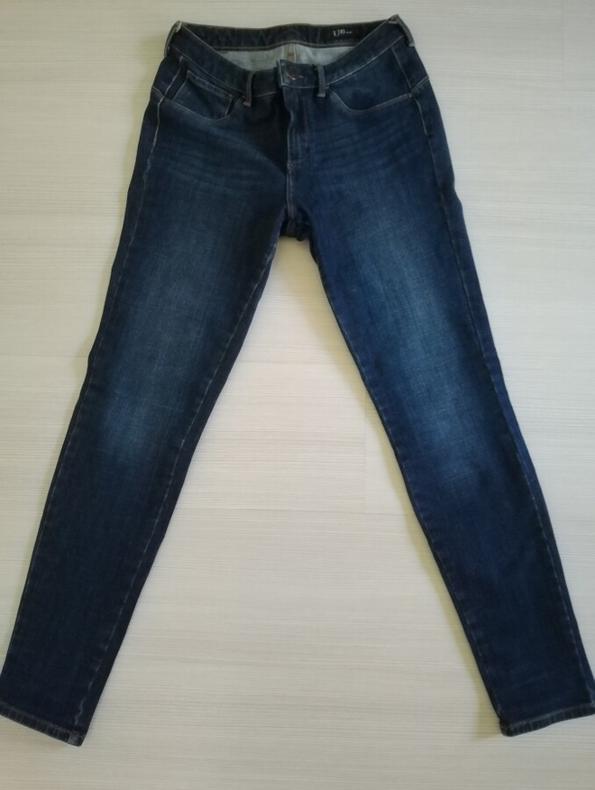 Un jeans tummansiniset farkut, koko M