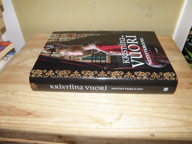 Kristiina Vuori Neitsytkruunu (sidottu)