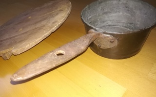 Todella vanha ja painava kuparikasari  ym