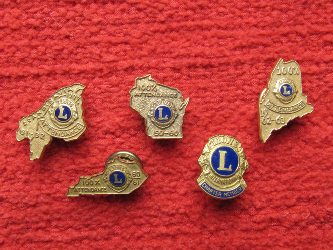 Vanhoja Lions ruuvimerkkejä 5kpl