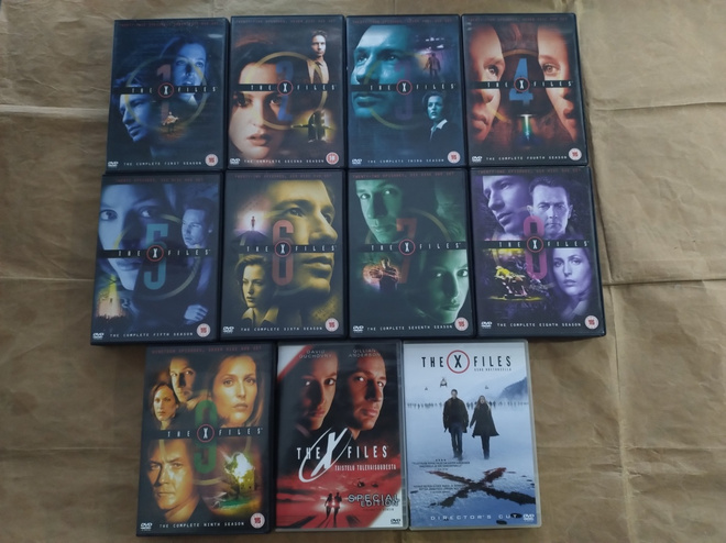 X-Files kaudet 1-9 sekä 2elokuvaa (DVD)