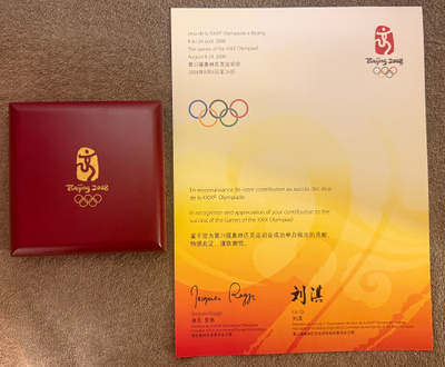 BEIJING 2008 MUISTOMITALI PUISESSA SÄILYTYSLAATIKOSSA