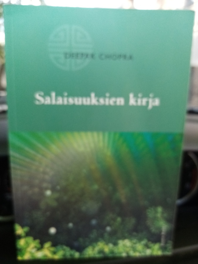 Deepak Chopra : Salaisuuksien kirja ( SIS POSTIKULU)