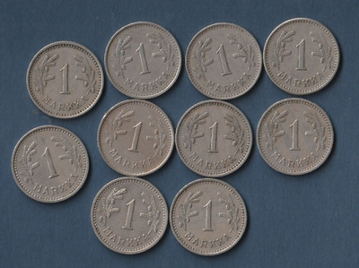 Suomi : 1 markat 1928 - 1940 väliltä 10 kolikkoa