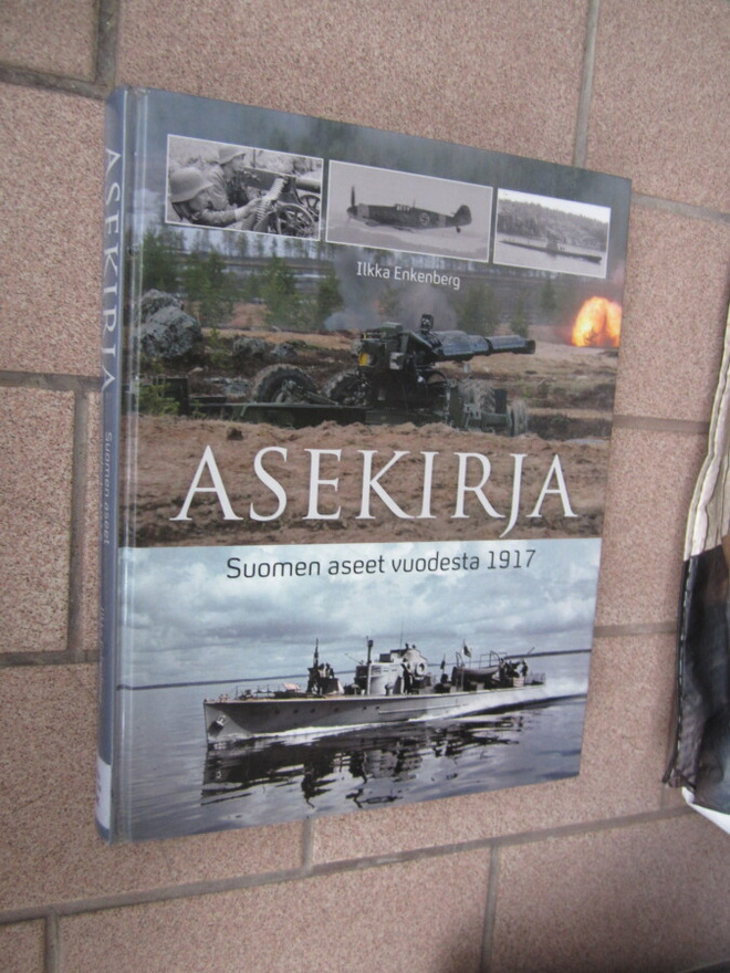 Asekirja : Suomen armeijan aseet vuodesta 1917 - Ilkka Enken