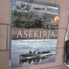 Asekirja : Suomen armeijan aseet vuodesta 1917 - Ilkka Enken - pikkukuva 1