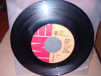 7"single Sleepy Sleepers Kuka mitä häh ( SIS POSTIKULU )