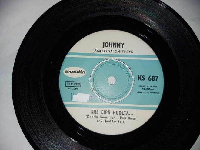 JOHNNY Sinkku SIIS EIPÄ HUOLTA  ( KS 687 )