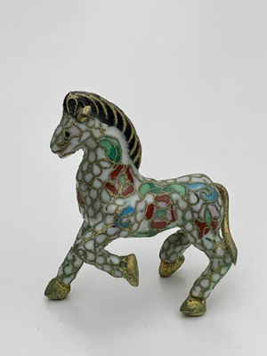 Pieni kiinalainen cloisonne hevonen