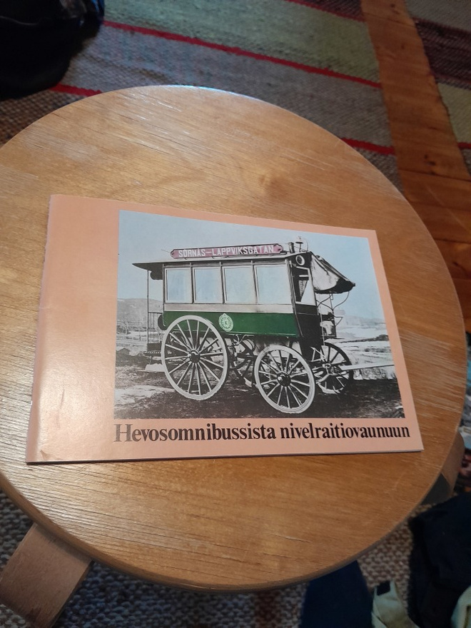 hevosomnibussista nivelraitiovaunuun