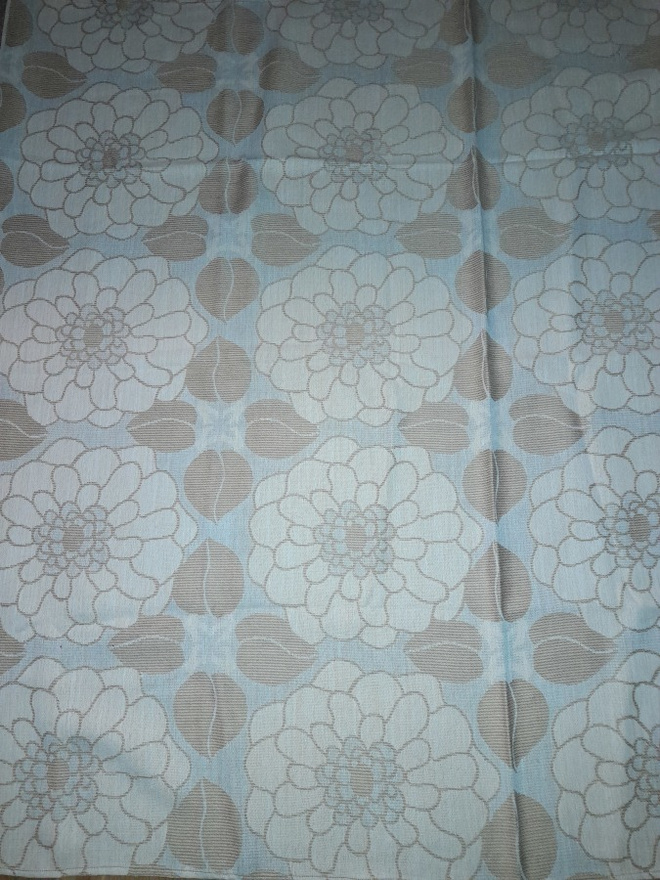 Beige-kulta kukkakuvio sisustuskangas 140x122cm