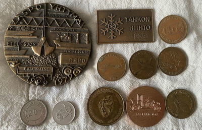 Mitaleita, poletteja - myös urheilua - 20 kpl / Suomi