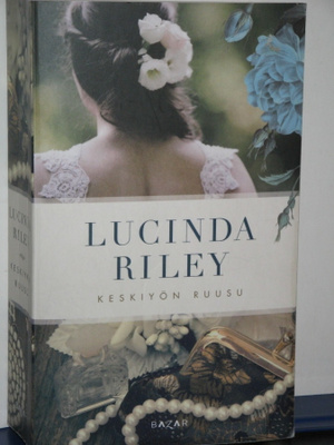Lucinda Riley : KESKIYÖN RUUSU