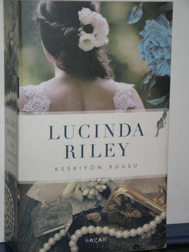 Lucinda Riley : KESKIYÖN RUUSU