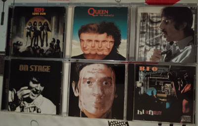 12 CD-levyä rockia