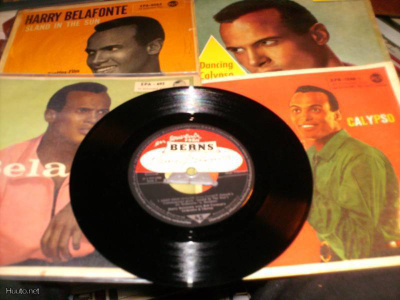 4 kpl EP HARRY BELAFONTE  &  NIMIKIRJOITUS (Sis.postikulut)