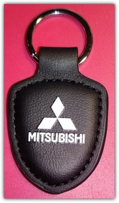 Pieni nahkainen musta Mitsubishi avaimenperä