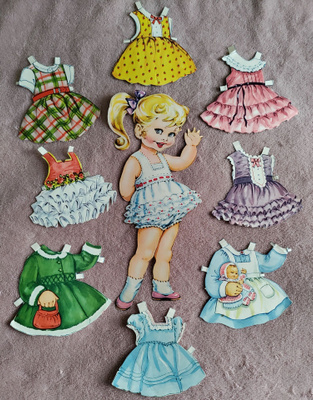 Paperinukke iso pikkutyttö 1950-60-luku