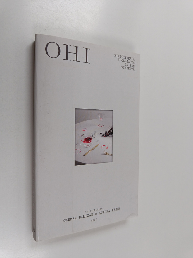 Ohi : kirjoituksia kuolemasta ja sen vierestä