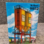Kibri H0 kit B-9952 vintage sementtivarastotorni - pikkukuva 1