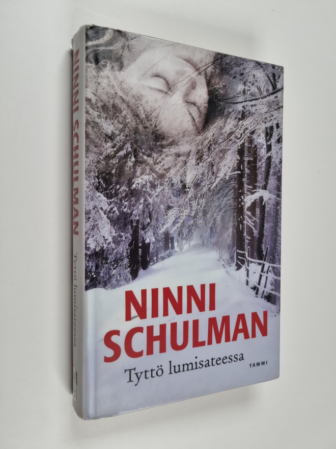Ninni Schulman : Tyttö lumisateessa